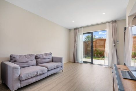 Photo of property in 111 Trias Road, Totara Vale, Auckland, 0629