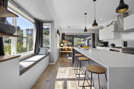 Photo of property in 15 Bracken Street, New Plymouth, 4310