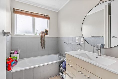 Photo of property in 83 Sunnyvale Road, Massey, Auckland, 0614