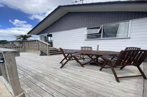 Photo of property in 42 Claverdon Drive, Massey, Auckland, 0614