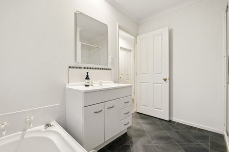 Photo of property in 24 Cloverlea Place, Pukekohe, 2120