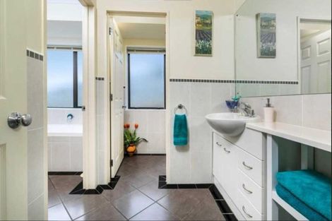 Photo of property in 93 Te Wharau Drive, Greenhithe, Auckland, 0632