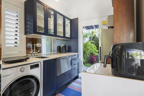 Photo of property in 1/2 Heathcote Road, Castor Bay, Auckland, 0620