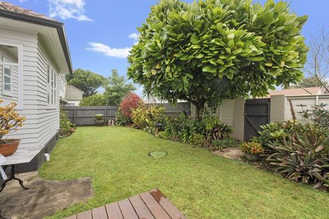 Photo of property in 10 Kingsway, Three Kings, Auckland, 1024
