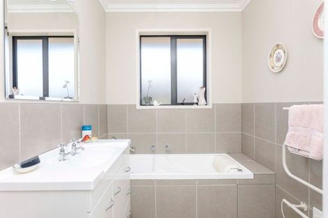 Photo of property in 35 Mcphee Street, Dannevirke, 4930