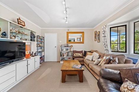 Photo of property in 20 Fitzherbert Avenue, West Harbour, Auckland, 0618