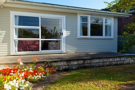 Photo of property in 17 Sylvan Crescent, Te Atatu South, Auckland, 0610