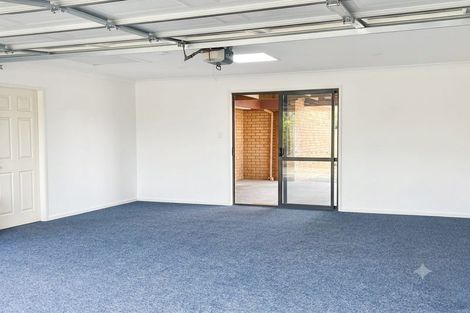 Photo of property in 12 Chadlington Avenue, Henderson, Auckland, 0612