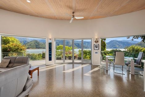 Photo of property in 16 Old Coach Road, Havelock, 7100