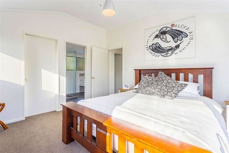 Photo of property in 60 Rhinevale Close, Henderson, Auckland, 0612