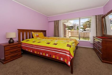 Photo of property in 67 Manhattan Heights, Glendene, Auckland, 0602