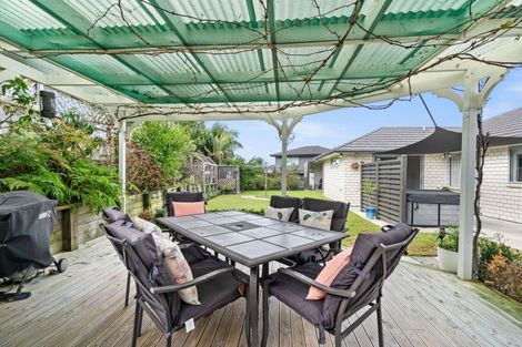 Photo of property in 25 Waitemata Drive, One Tree Point, 0118
