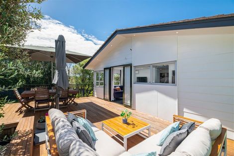 Photo of property in 2/45 Reynella Drive, Massey, Auckland, 0614