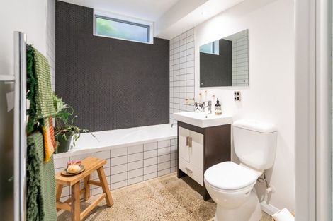 Photo of property in 21 Kopiko Way, Brooklyn, Wellington, 6021