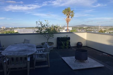 Photo of property in 7 Martin Crescent, Northcote, Auckland, 0627