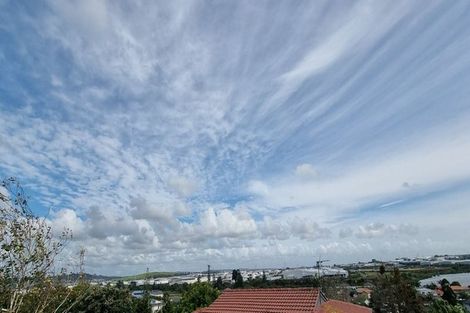 Photo of property in 28 Ellesmere Crescent, Pakuranga Heights, Auckland, 2010