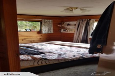 Photo of property in 21a Fernhaven Grove, Newlands, Wellington, 6037