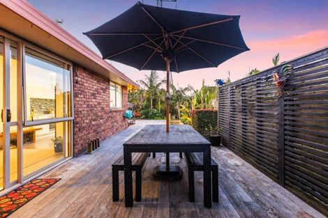 Photo of property in 14 Norman Close, The Gardens, Auckland, 2105