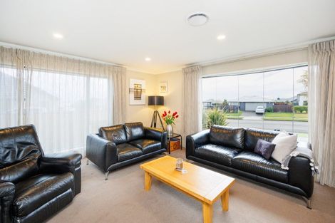 Photo of property in 172 Pacific Drive, Fitzherbert, Palmerston North, 4410