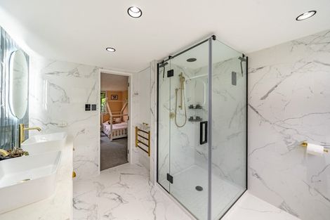 Photo of property in 33 Oak Avenue, Paremata, Porirua, 5024