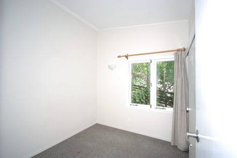 Photo of property in 2/64 Exmouth Road, Northcote, Auckland, 0627