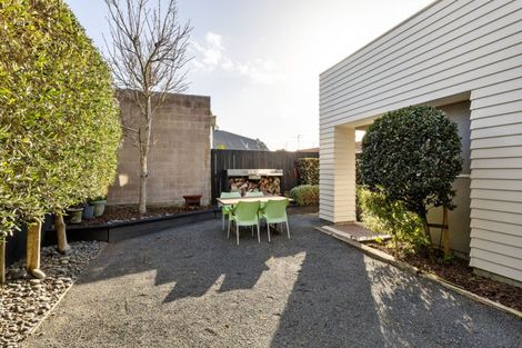 Photo of property in 49 Clare Street, Cambridge, 3434