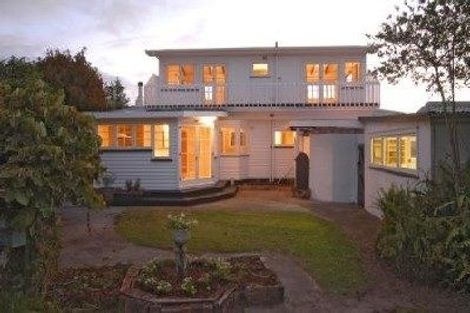 Photo of property in 465 East Coast Road, Murrays Bay, Auckland, 0630