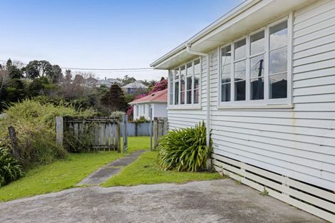 Photo of property in 32b Seaview Road, Marfell, New Plymouth, 4310