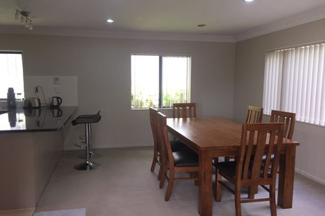 Photo of property in 1 Mana Lane, Pinehill, Auckland, 0632