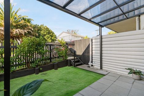 Photo of property in 2/4 Harry Ward Place, Henderson, Auckland, 0610