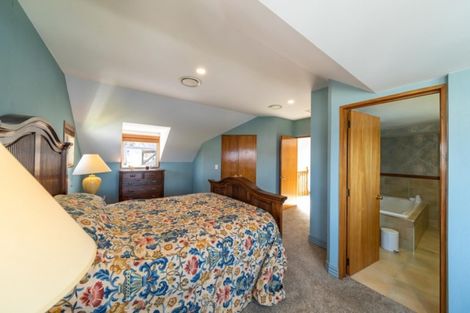 Photo of property in 10 Peregrine Place, Queenstown, 9300