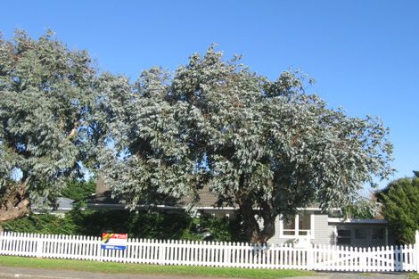 Photo of property in 10 Mazengarb Road, Paraparaumu Beach, Paraparaumu, 5032