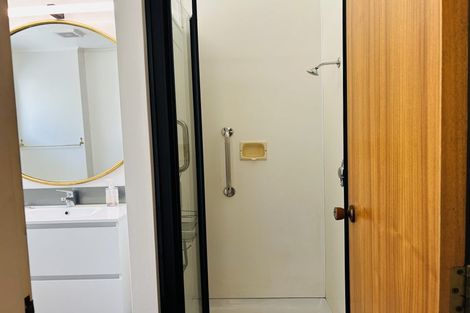 Photo of property in 28 Rewarewa Crescent, Waikanae, 5036