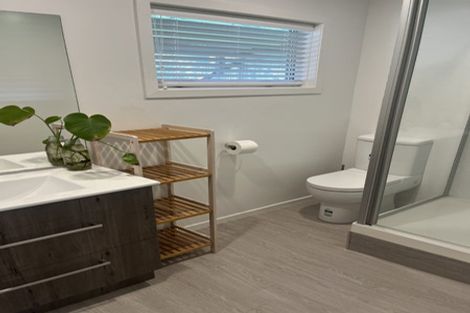 Photo of property in 16 Thorburn Avenue, Red Beach, 0932