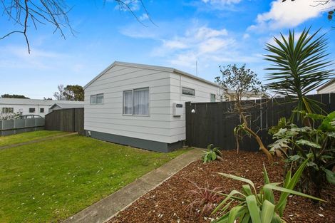 Photo of property in 15 Oleander Place, Bell Block, New Plymouth, 4312