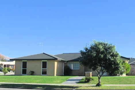 Photo of property in 62 Guildford Drive, Paraparaumu, 5032