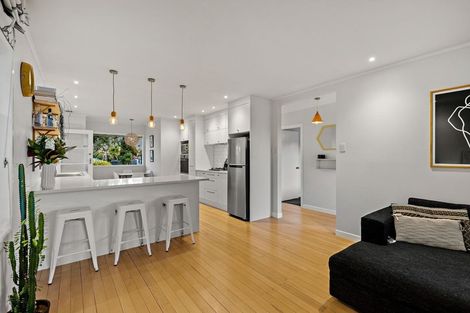 Photo of property in 9 Devon Street, Te Atatu South, Auckland, 0610