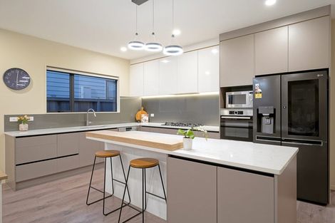 Photo of property in 17 Toanui Road, Hobsonville, Auckland, 0616