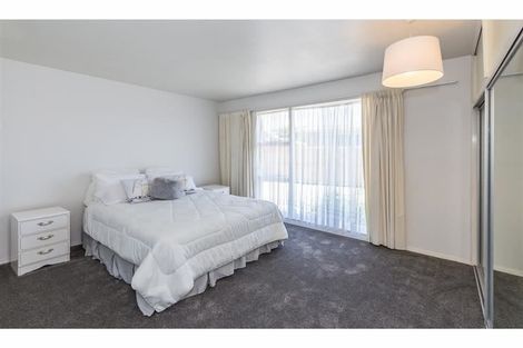 Photo of property in 25 Rosedale Place, Avonhead, Christchurch, 8042