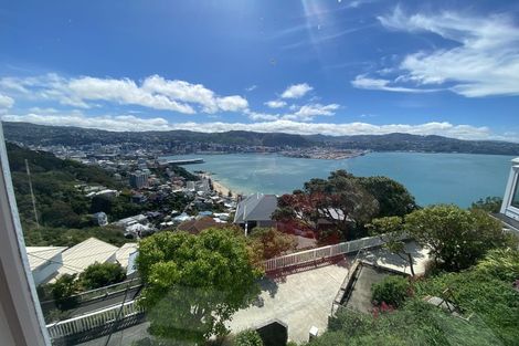 Photo of property in 37 Palliser Road, Roseneath, Wellington, 6011