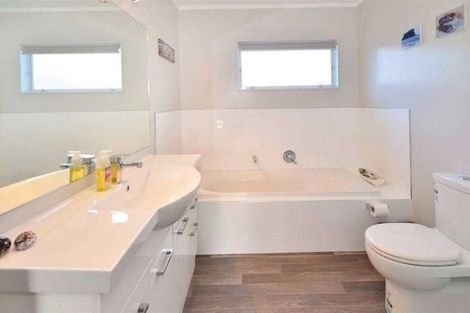 Photo of property in 64 Barbados Drive, Unsworth Heights, Auckland, 0632