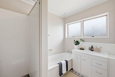 Photo of property in 1/34 Shanaway Rise, Hillcrest, Auckland, 0627