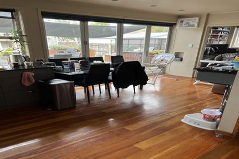 Photo of property in 41 Thornlow Street, Glendene, Auckland, 0602