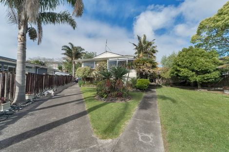 Photo of property in 22 Salamanca Road, Sunnynook, Auckland, 0620