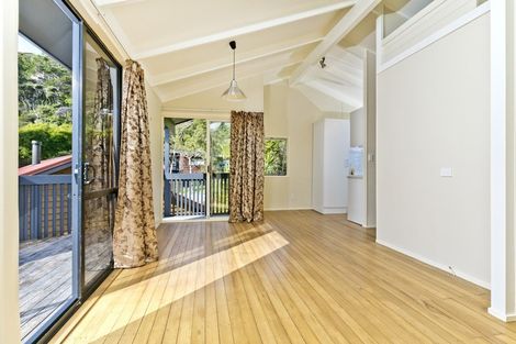 Photo of property in 109 Domain Crescent, Muriwai, Waimauku, 0881