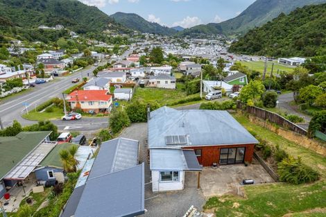 Photo of property in 8 Suffolk Street, Picton, 7220