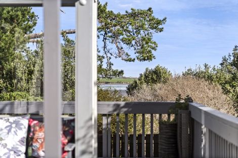 Photo of property in 28a Hoylake Place, Wattle Downs, Auckland, 2103