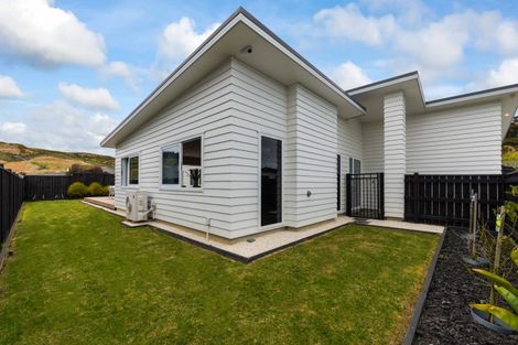 Photo of property in 10 Weatherdeck Close, Whitby, Porirua, 5024