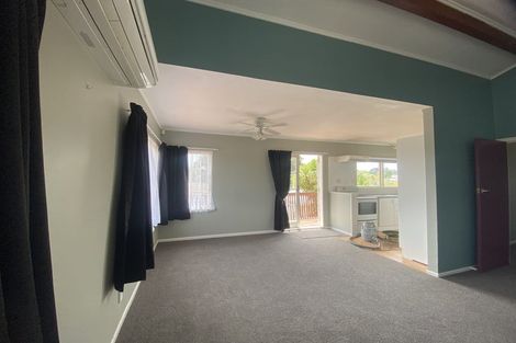 Photo of property in 5 Gregg Place, Sunnyvale, Auckland, 0612