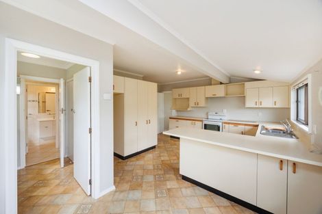 Photo of property in 12 Athlone Place, Hokowhitu, Palmerston North, 4410